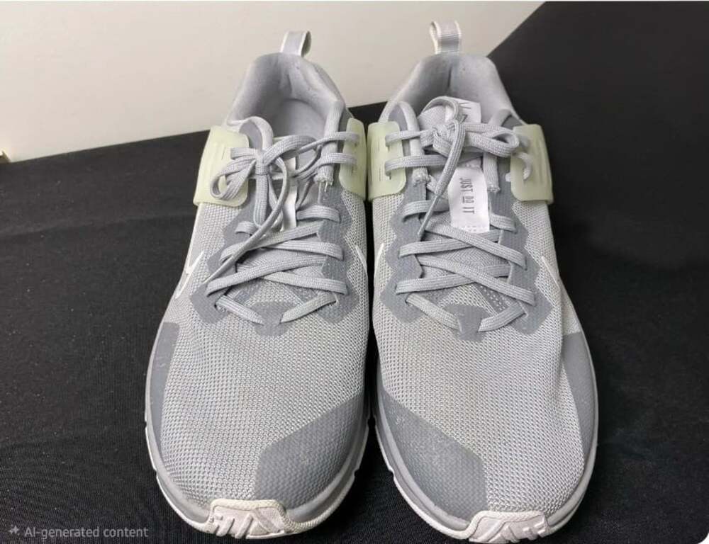 Nike Mens Air Max Alpha Trainer 3 Sz 10 Grey White Training Shoes CJ8058-004 EUC